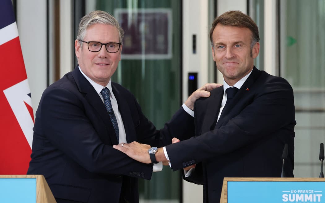 Britain's Prime Minister Keir Starmer (L) and France's President Emmanuel Macron shake hands during a joint press conference following a meeting of the Coalition of the Willing at a military base at Northwood Headquarters in north-west London, on July 10, 2025. (Photo by Ludovic MARIN / POOL / AFP)