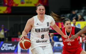 Tall Fern Tahlia Tupaea in possession.