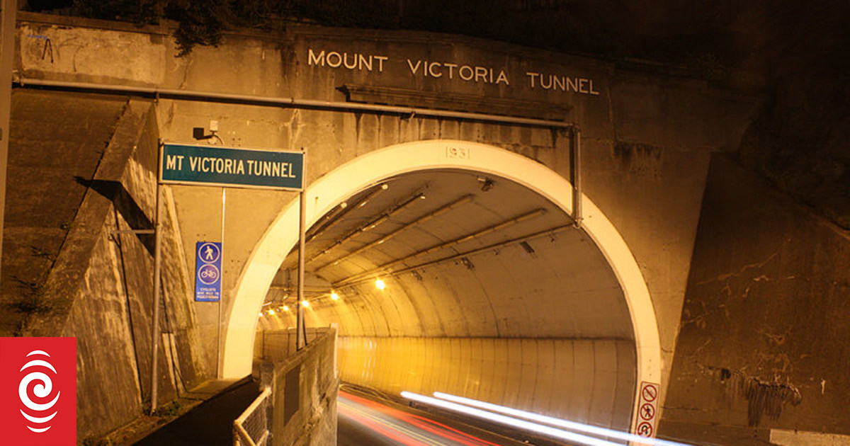 Wellington's Mt Victoria tunnel reopens after commuter chaos