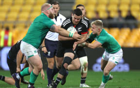 Māori All Blacks' Josh Moorby (C) is tackled by Ireland's Craig Casey (R) and Jeremy Loughman (L) during the second rugby match between New Zealand's Māori All Blacks and Ireland at Sky Stadium in Wellington on July 12, 2022. (Photo by Marty MELVILLE / AFP)