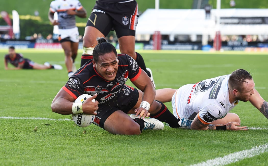 Solomone Kata scores a try for the
Warriors in their loss to Wests Tigers.