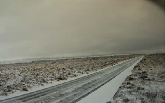 The closed Desert Road SH1 around 9am on Monday.