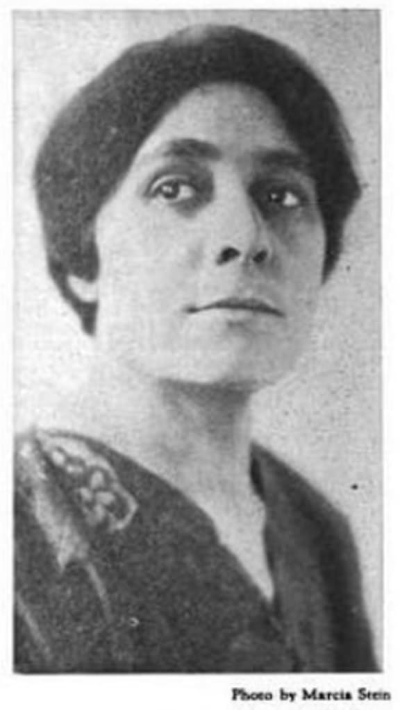 Cellist May Mukle, 1919