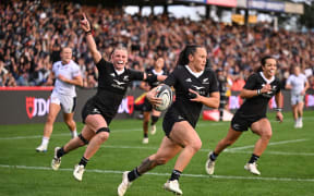 Portia Woodman-Wickliffe scores for the Black Ferns.