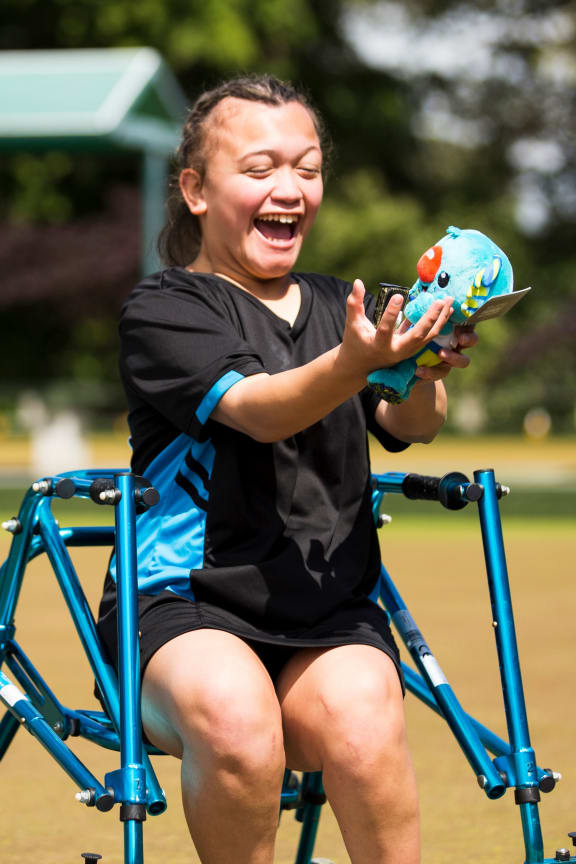 Young Para Athlete Matakorama Waipouri receives a Borobi Mascot at the Para Lawn Bowls Commonwealth Games announcement.