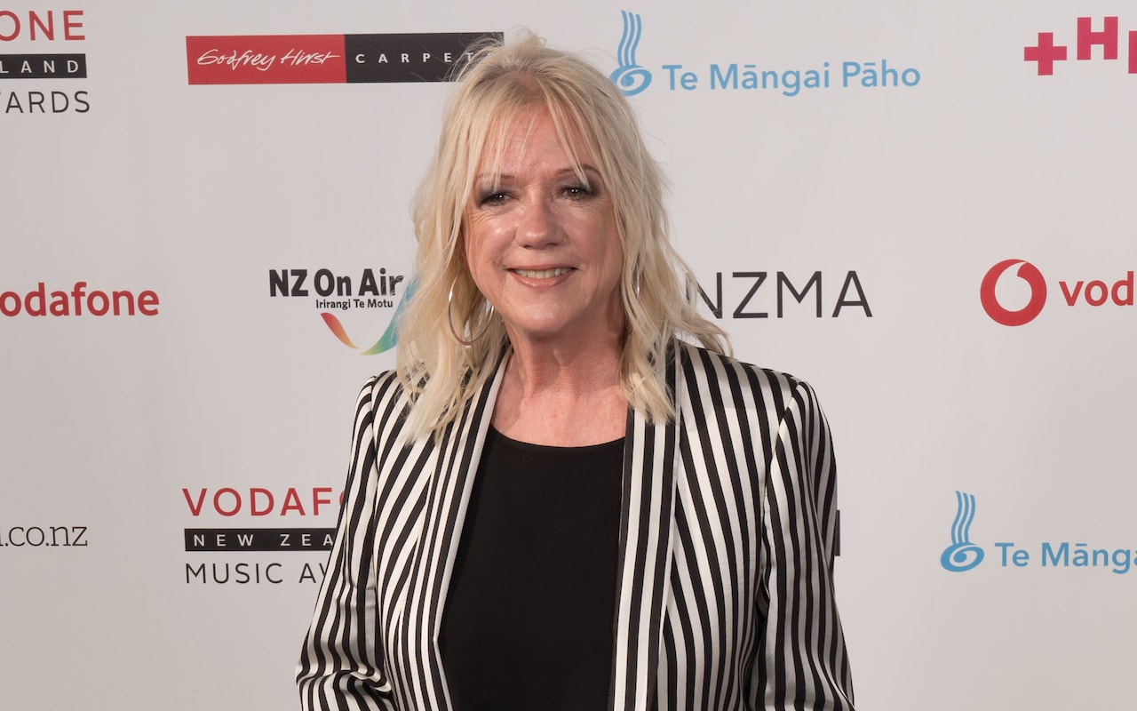 Sharon O'Neill on the red carpet at the 2017 VNZMAs