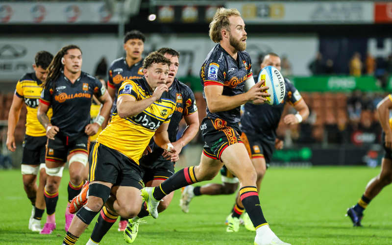 Chiefs beat Hurricanes in golden point extra time thriller | RNZ