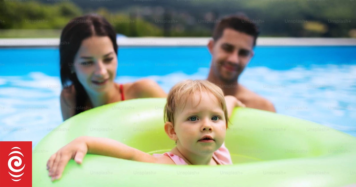 Analysis finds one in four children leave primary school unable to swim