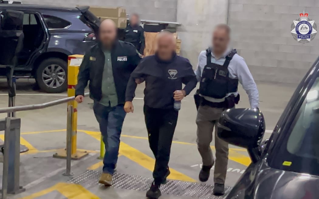 La Policía Federal Australiana arrestó a un hombre de 62 años en Brisbane acusado de conspiración para cometer espionaje.