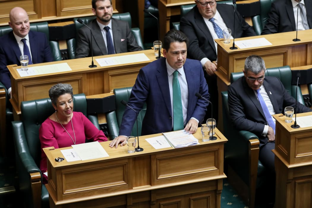 Simon Bridges asks a question in the House