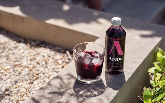 Arepa glass and bottle