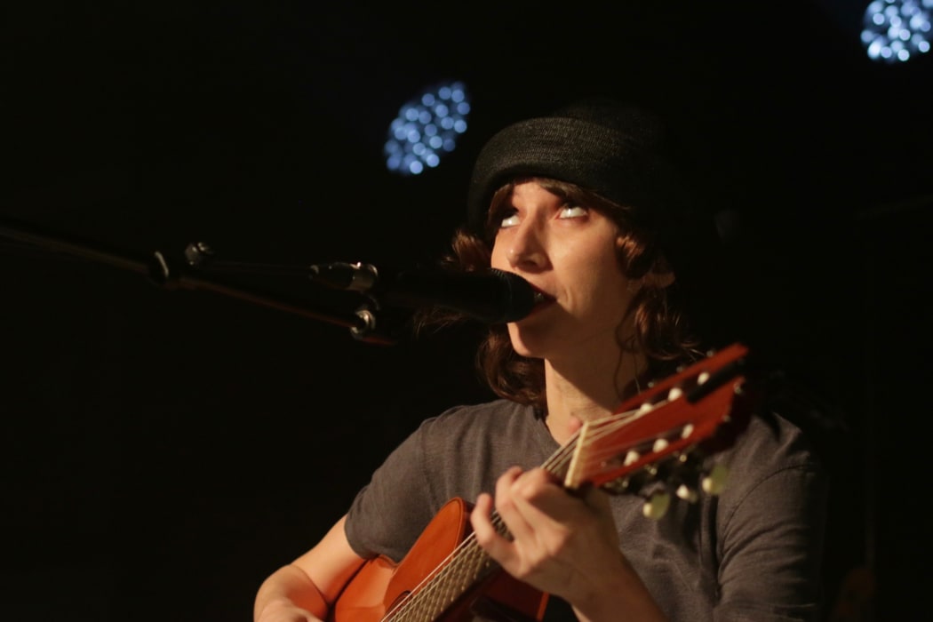 Aldous Harding live at Hunter Lounge