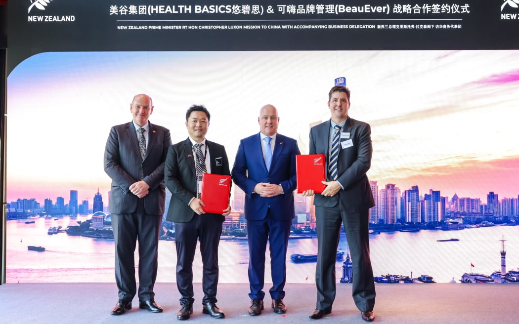 The Beauty Lab Collective (Health Basics) and KeHi Brand Management (BeauEver) strategic partnership signing ceremony in Shanghai on 18 June 2025. The Beauty Lab Collective（HEALTH BASICS）and BeauEver held a signing ceremony witnessed by the Prime Minister of New Zealand.