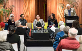 On couch from L-R Cybèle
Locke, Damon Salesa, Melissa Matutina
Williams, Rawinia Higgins. Atholl Anderson at podium.