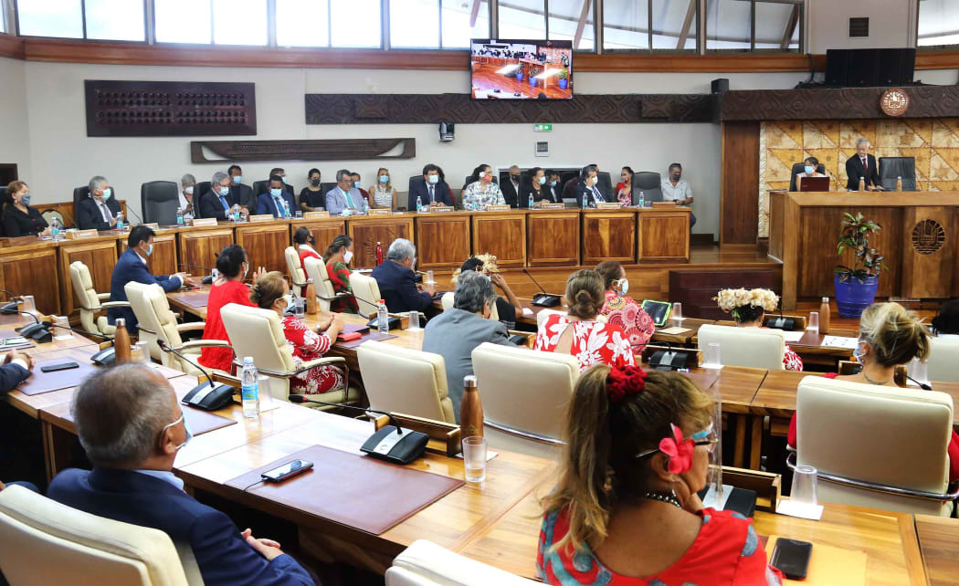 Edouard Fritch presents his reshuffled government