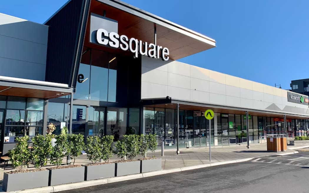 Police say the shopping centre went into lockdown as part of their own procedures after armed males were seen arguing.