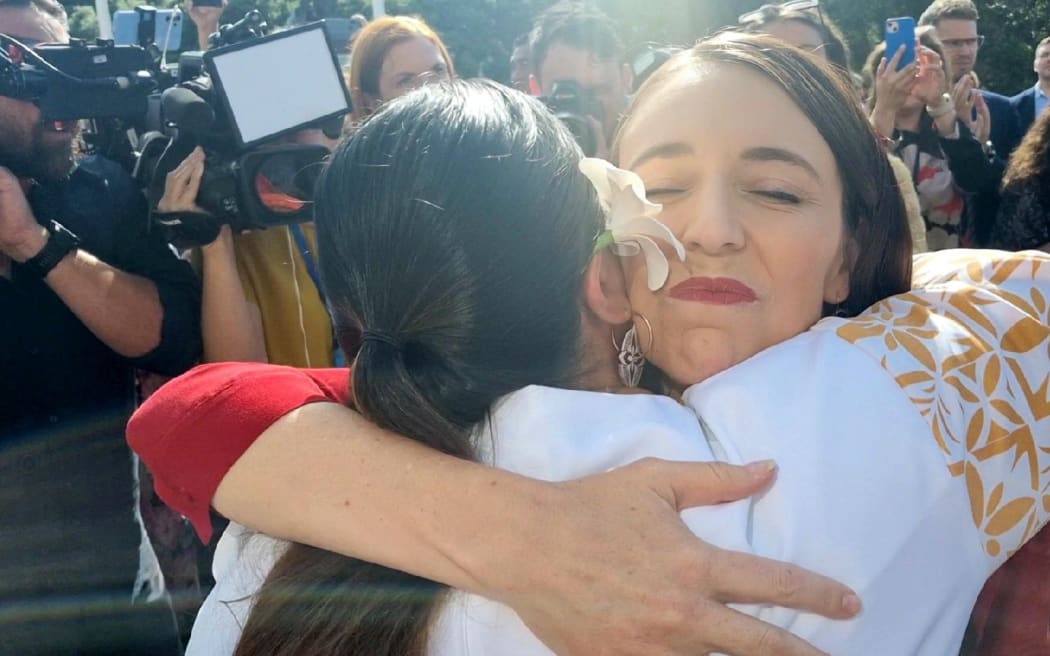 Jacinda Ardern says goodbye to supporters on her last day as prime minister.