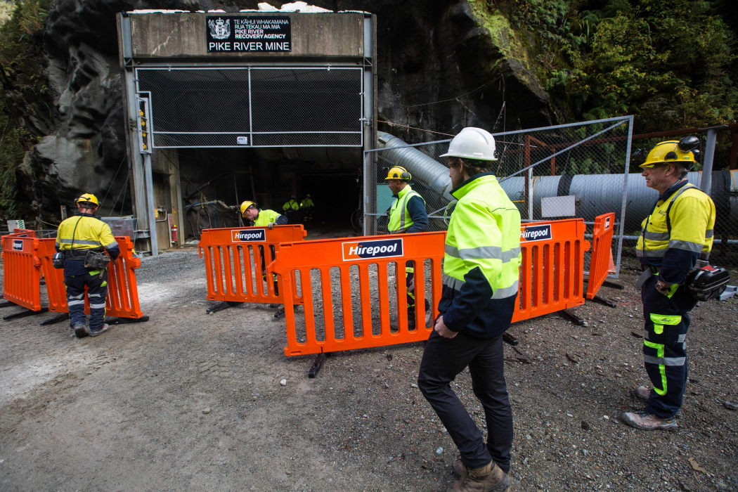 The agency mining team puts a barrier 5m in front of the mine portal.