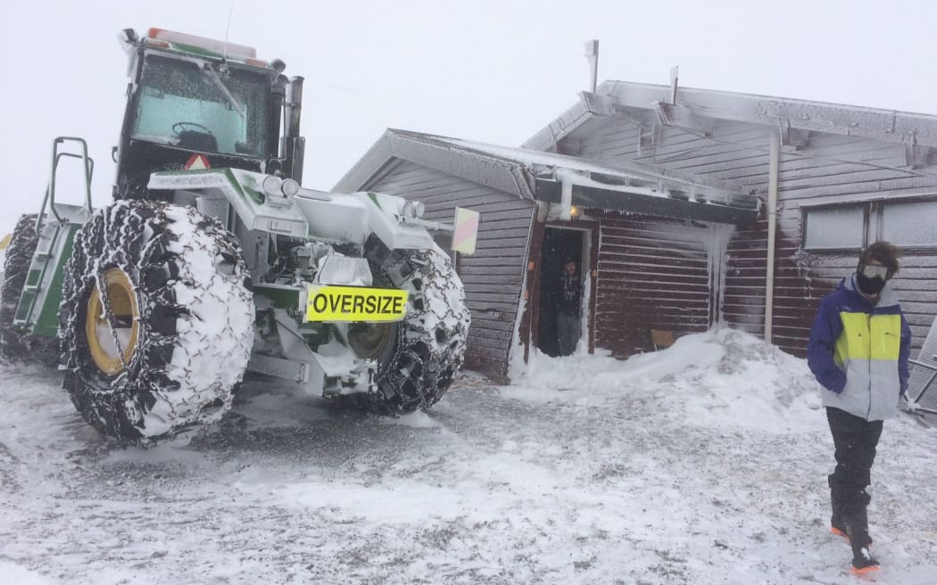 Students from Wellington High are among 80 people snowed in on Mount Ruapehu's Tukino ski field.
