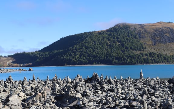 A debate has emerged on whether stone stacking should be banned at Lake Tekapo, following calls from residents to end the practice due to concerns about its impact on the ecosystem and natural landscape.