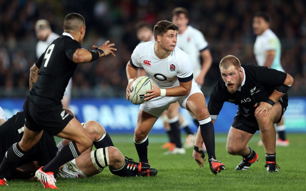 England's Ben Youngs passes the ball near All Blacks Aaron Smith (left) and Owen Franks (right).