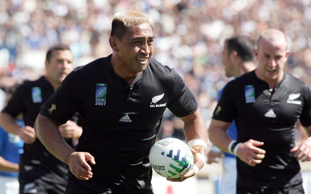 Jerry Collins scores a try.
All Blacks v Italy, Stade Velodrome, Marseille, France. Saturday 8 September  2007. The All Blacks won the match 76-14. Photo: Andrew Cornaga/PHOTOSPORT