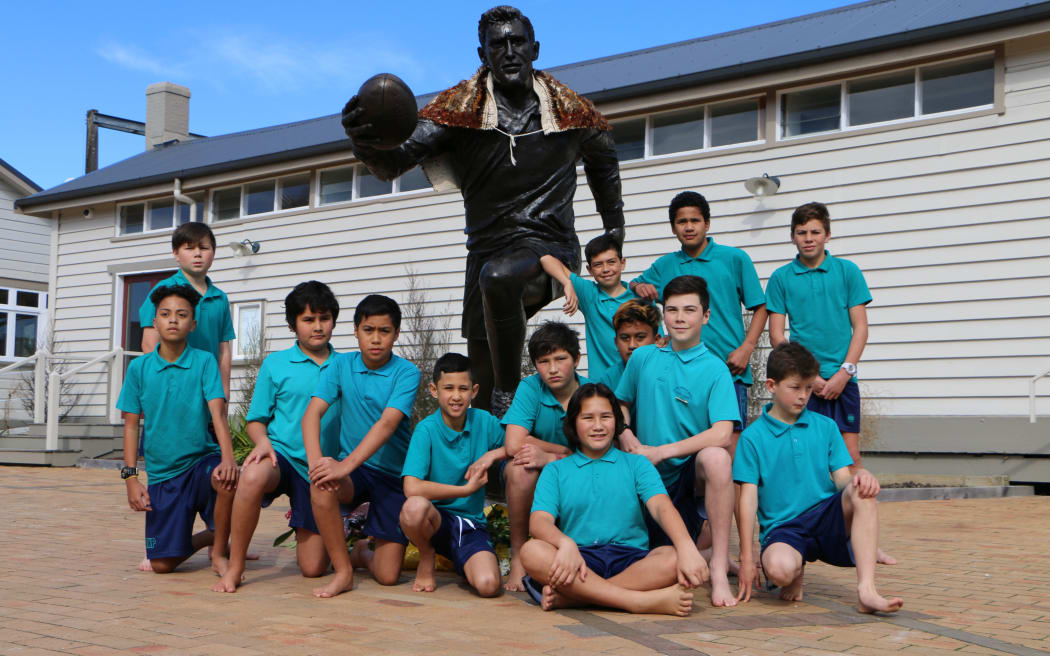 Te Kuiti Primary School kapa haka group