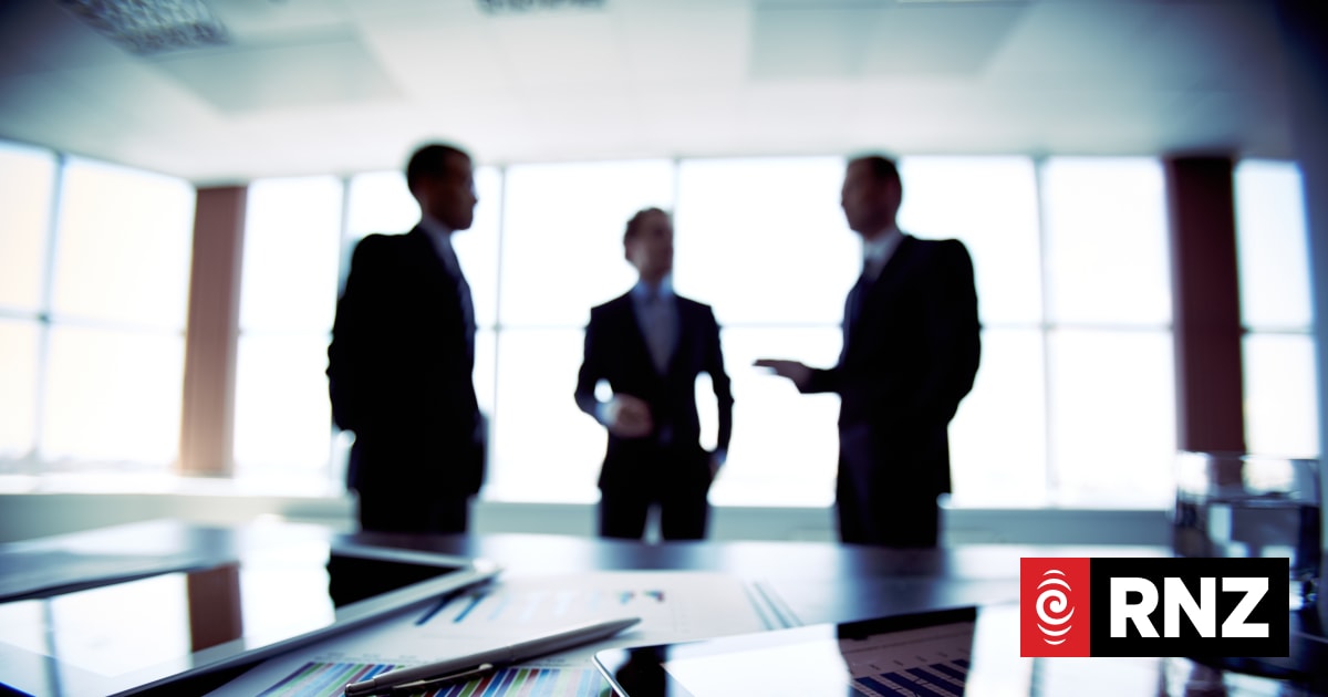 Non-executive director pay gap falls but remain at chair level