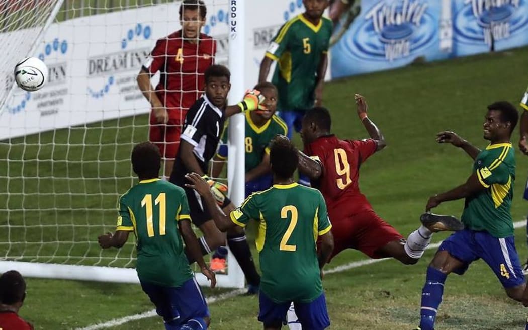 PNG'S Nigel Dabingyaba scores the winning goal vs Solomon Islands. 2016 OFC Nations Cup semi.