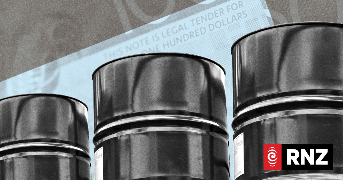 Fuel crisis: 'Business as usual', Luxon says - but some indu