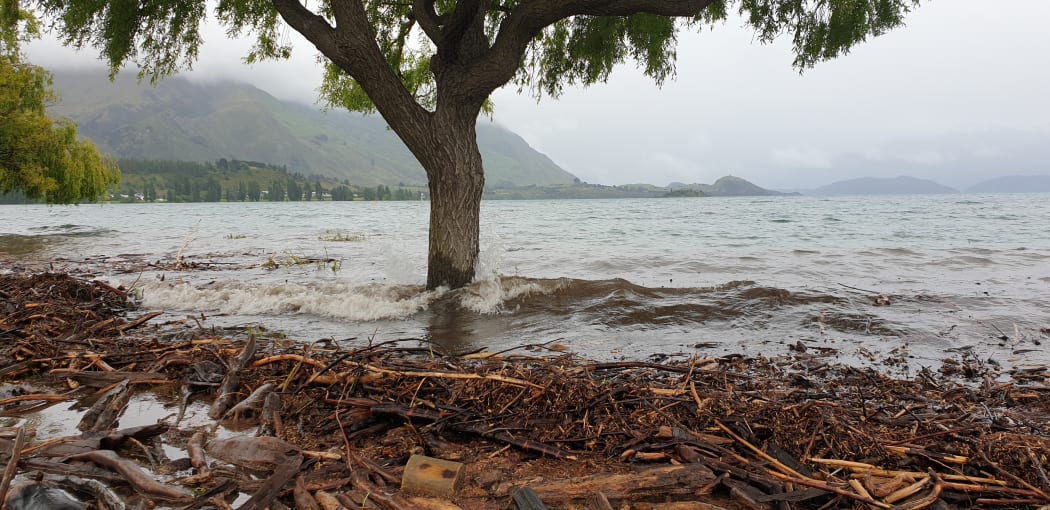 The water level in Lake Wanaka was creeping up amid heaavy rain but the town is prepared for flooding - with plenty of sandbags lining shops on Wanaka's Ardmore street.