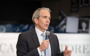 Auckland Mayoral candidate John Palino speaking to students at Auckland University.