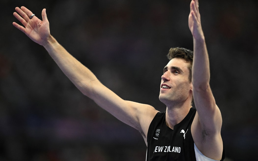 New Zealand's Hamish Kerr celebrates winning in the men's high jump final of the athletics event at the Paris 2024 Olympic Games at Stade de France in Saint-Denis, north of Paris, on August 10, 2024. (Photo by Ben STANSALL / AFP)