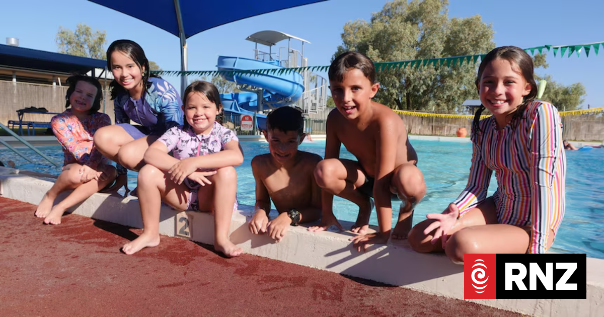 How locals handle the heat in one of Queensland's hottest towns