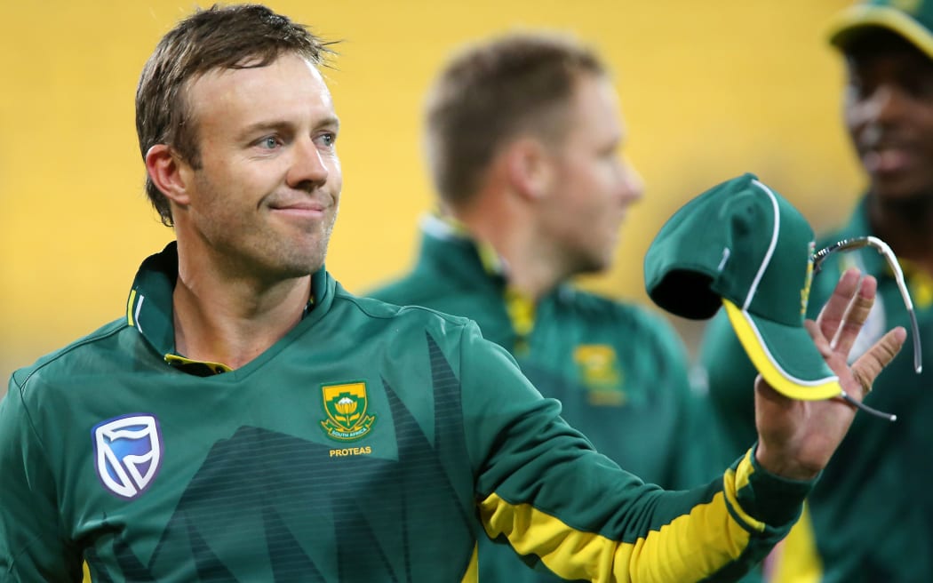 South Africa captain AB de Villiers waves to fans during the 3rd ODI.