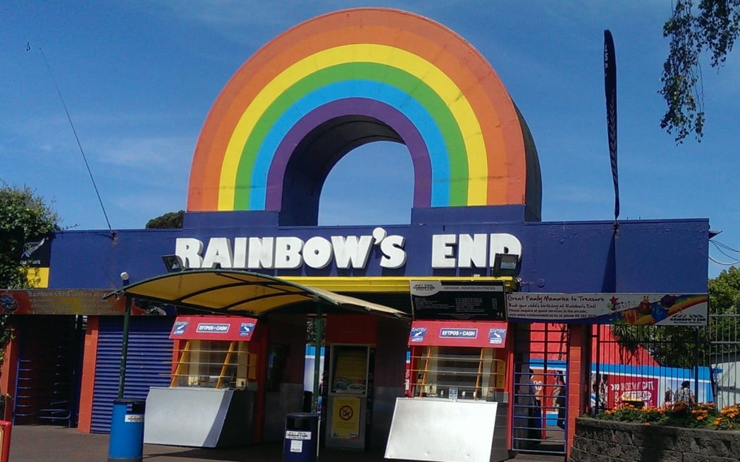 Rainbow's End entrance
