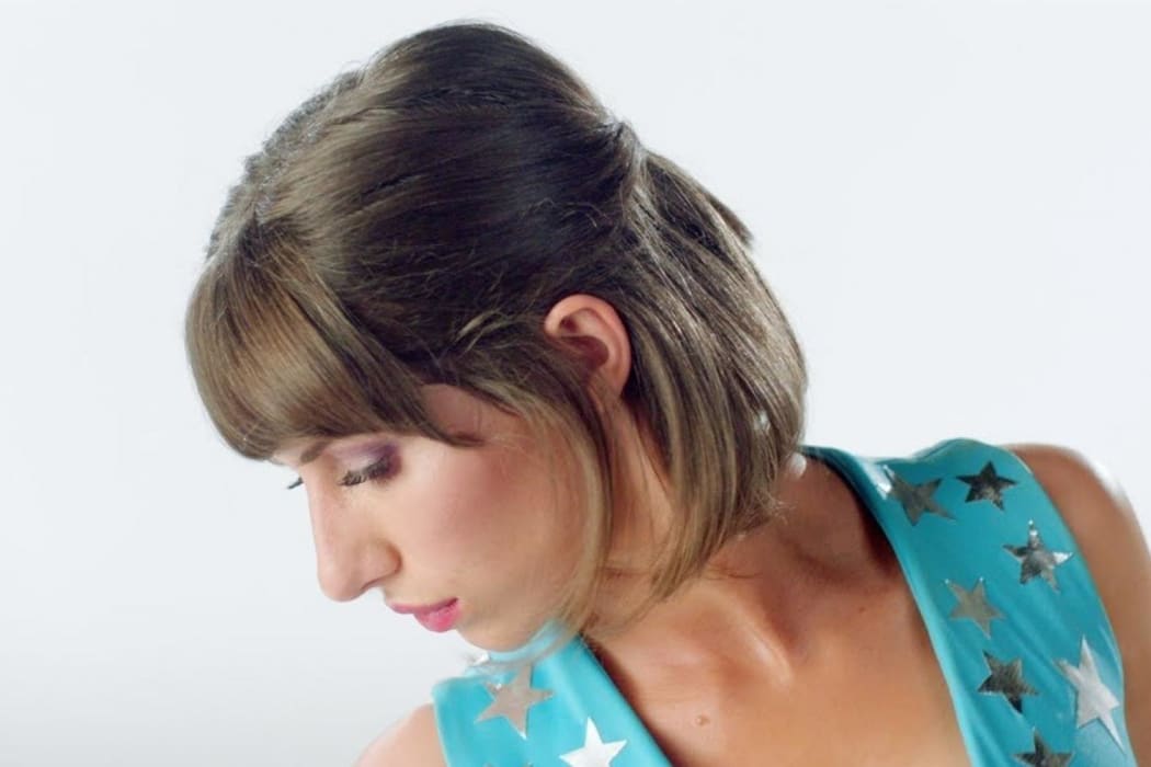 Aldous Harding - still from 'Blend'