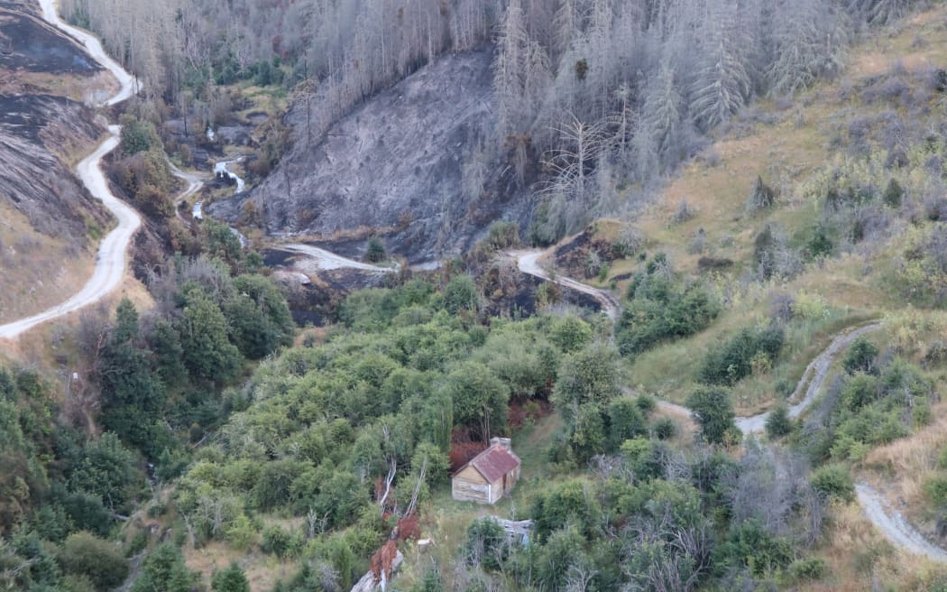 A historic hut on Coronet Peak was not damaged during a large vegetation fire on the Skippers Road.