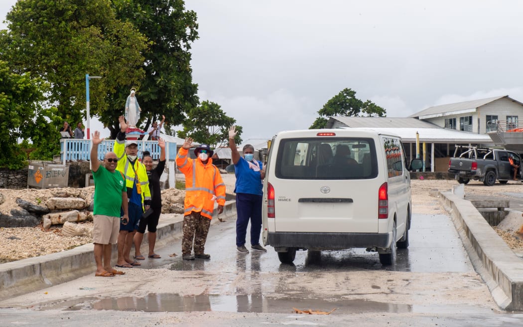 Rhib transfer of COVID-19 Vaccines and medical supplies to the Nukunonu Atoll in the Tokelau Islands.

HMNZS Wellington and her embarked Seasprite helicopter assisted Tokelau and the Northern Cook Islands with delivery of COVID-19 Vaccinations in a Ministry of Health led operation.