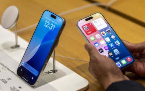 Apple's iPhone 16 phones go on sale, drawing customers at an Apple Store in Tianjin, China, 20 September, 2024. (Photo by stringer / ImagineChina / Imaginechina via AFP)