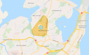 Nearly 1000 households are without power in the Tauranga suburb of Brookfield.