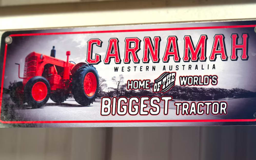 The tractor replica has become part of Carnamah's identity. (ABC Midwest Wheatbelt: Piper Duffy)