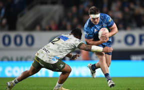 Kurt Eklund in action as Ash Dixon defends.
Blues v Highlanders, Sky Super Rugby Trans-Tasman Final. Eden Park, Auckland. New Zealand. Saturday 19 June 2021.