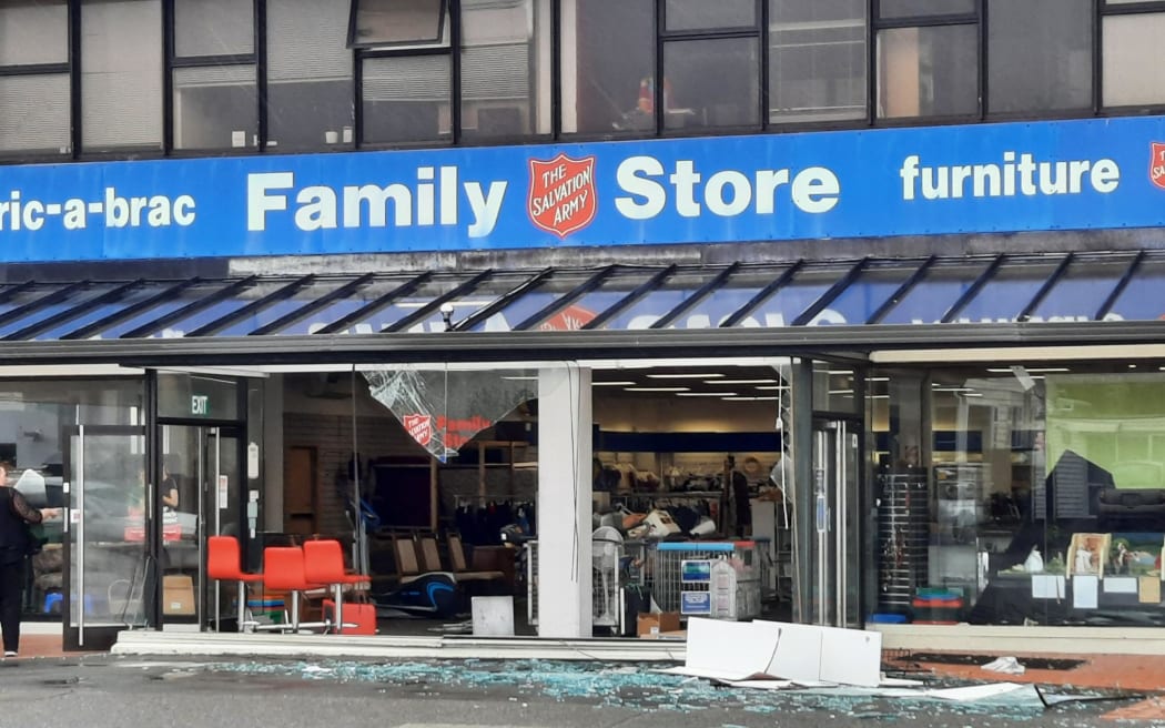 Strong gusts of wind have ripped through the Wellington region, damaging buildings and downing trees.