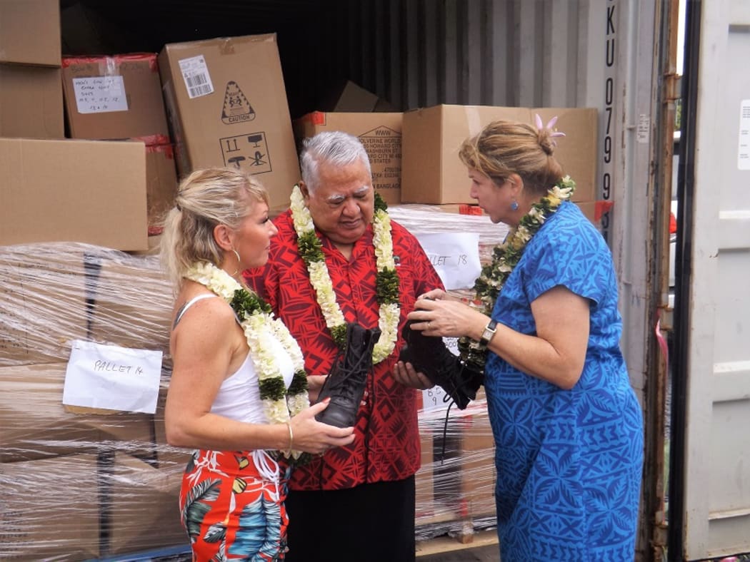 Australian policewoman donates boots to Samoan farmers