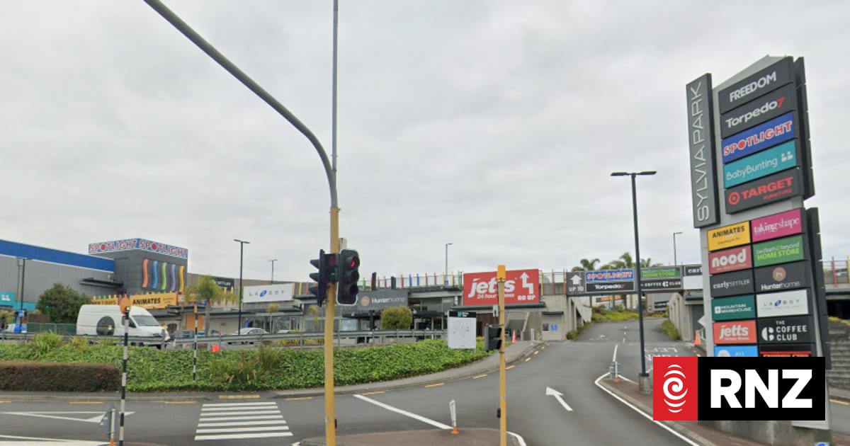 Man charged with brandishing hammer during car park argument at Sylvia Park