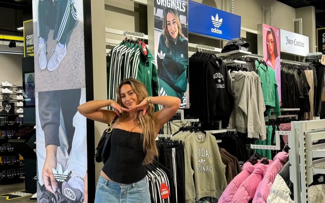 Mia Paranihi (Ngāti Porou, Ngāti Tuwharetoa), better known as Mimi, featured on season 6 of Love Island Australia, which aired from October 28 to December 16, 2024, making history as the first wahine Māori on the show.