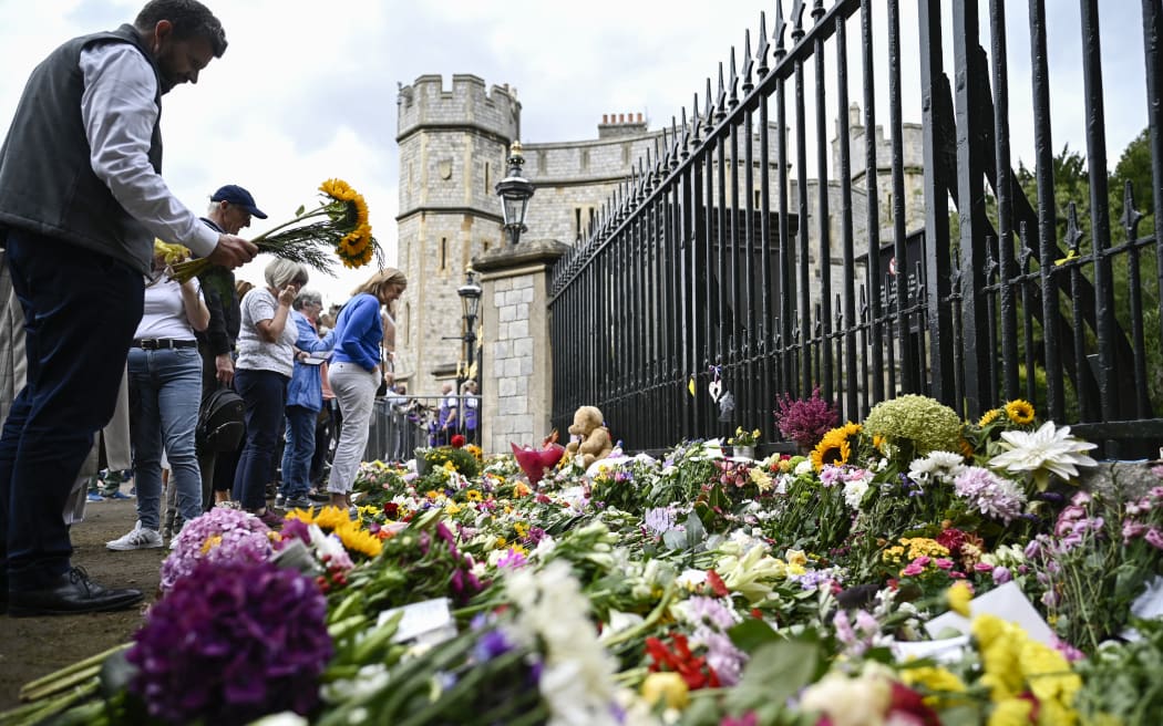 Members of the public place flowers outside Windsor Castle on 15 September, 2022, following the death of Queen Elizabeth II on 8 September.