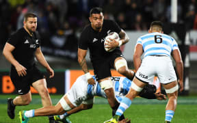 Vaea Fifita on the charge.