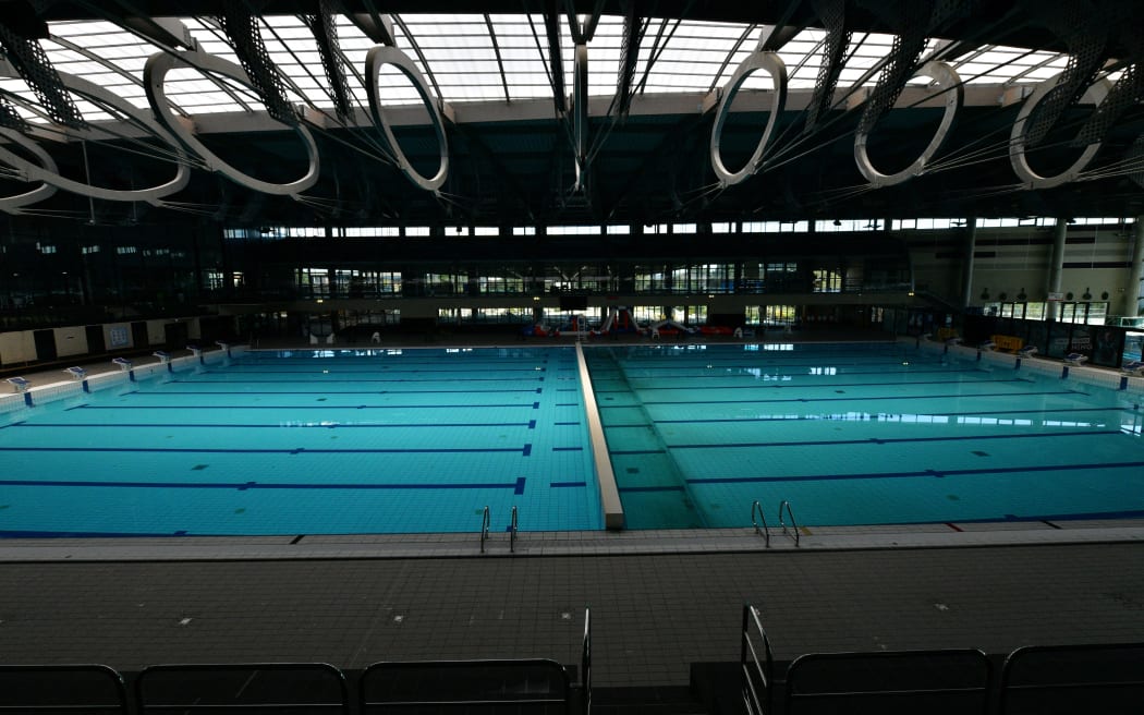 This photograph taken in Limoges on September 6, 2022 shows the pool of the Aquapolis water park, which is temporarily closed due to high energy prices. (Photo by PASCAL LACHENAUD / AFP)